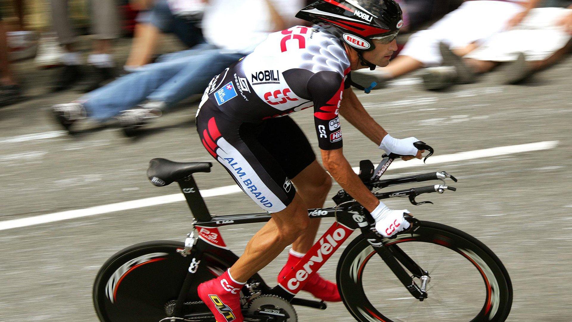 梅西盘带突进撞上劳塔罗，阿根廷训练场惊现趣味一幕